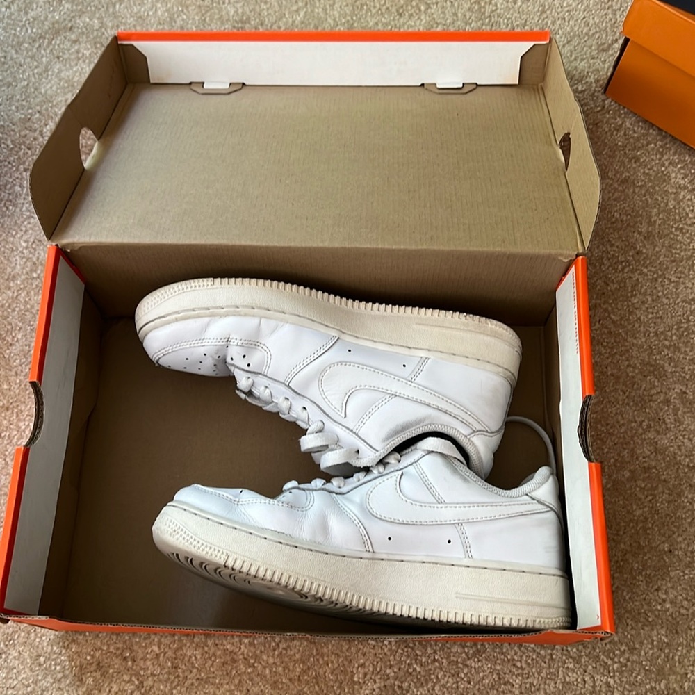 Women’s white Nike AF1